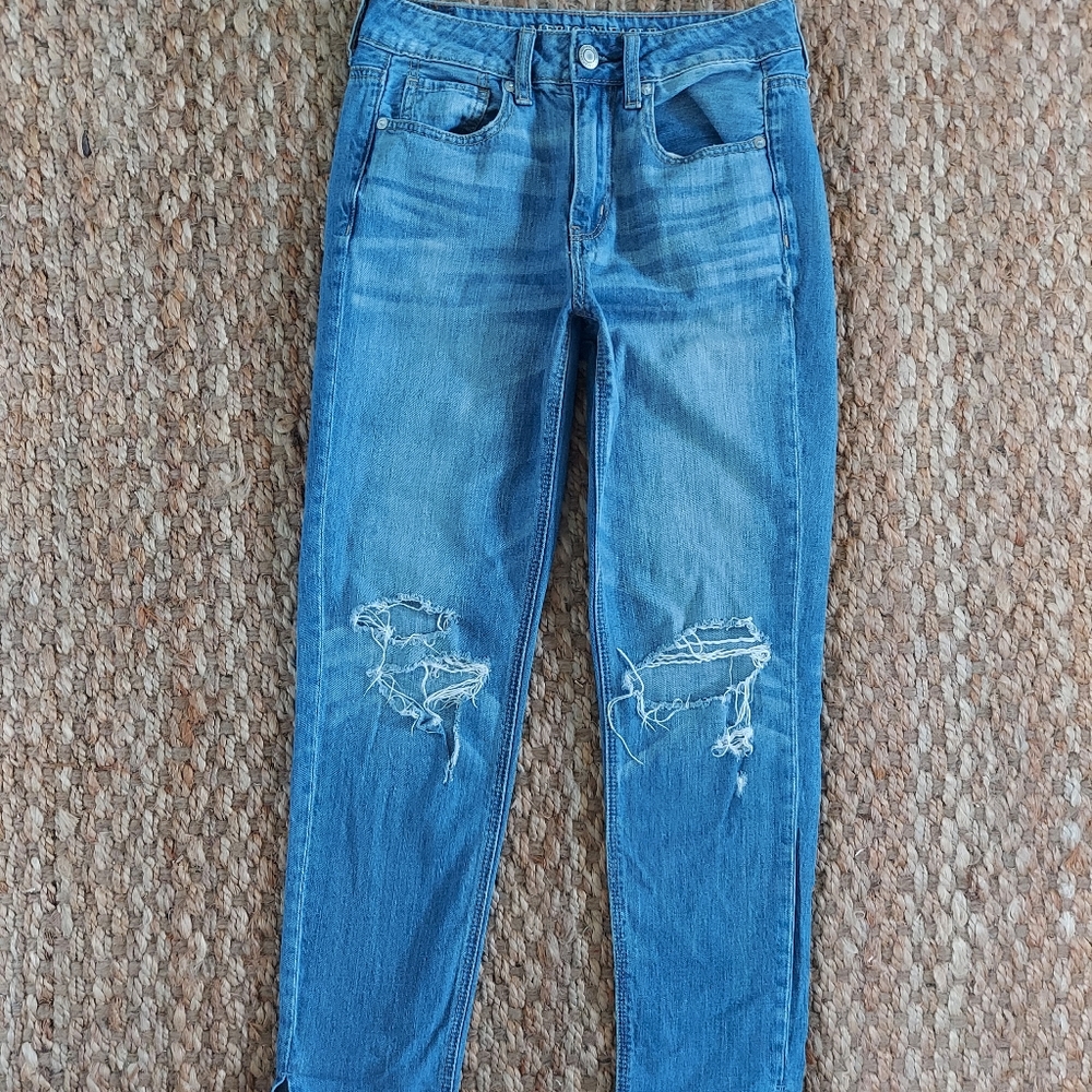 AE High Rise distressed Tomgirl Jeans